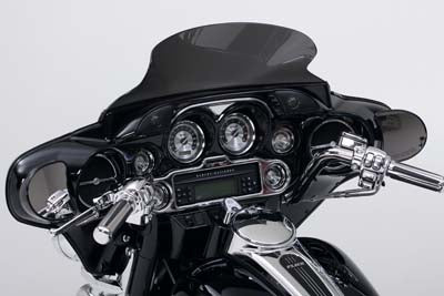 V-Stream Dark Tint Ultra Low Windshield 1996 / 2013 FLHT 2006 / 2013 FLHX 1996 / 2013 FLHTC 1996 / 2013 FLHTK 1996 / 2013 FLHTCU 2009 / 2013 FLHTCUTG 2010 / 2011 FLHXXX